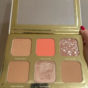 True + Luscious Lucky Glow bronzer blush highlighter Palette